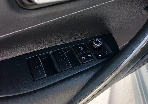 Toyota Corolla cena 86500 przebieg: 14000, rok produkcji 2019 z Chęciny małe 191
